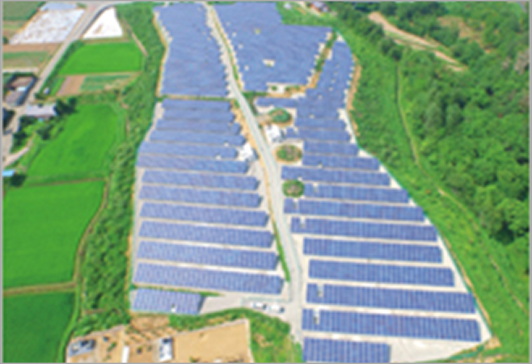 山梨県2MW太陽光発電所
(丘陵部)